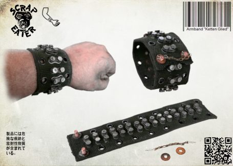 Grünes Armband mit Metallösen und Kettengliedern.
52.50