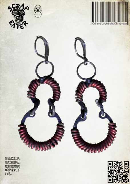 Rote Spiralenohrringe mit metallenen Ringen und einer eleganten Form.
25.80