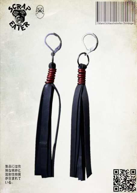 Schwarze Schlauchstreifen Ohrringe mit roter Wicklung.
14.99